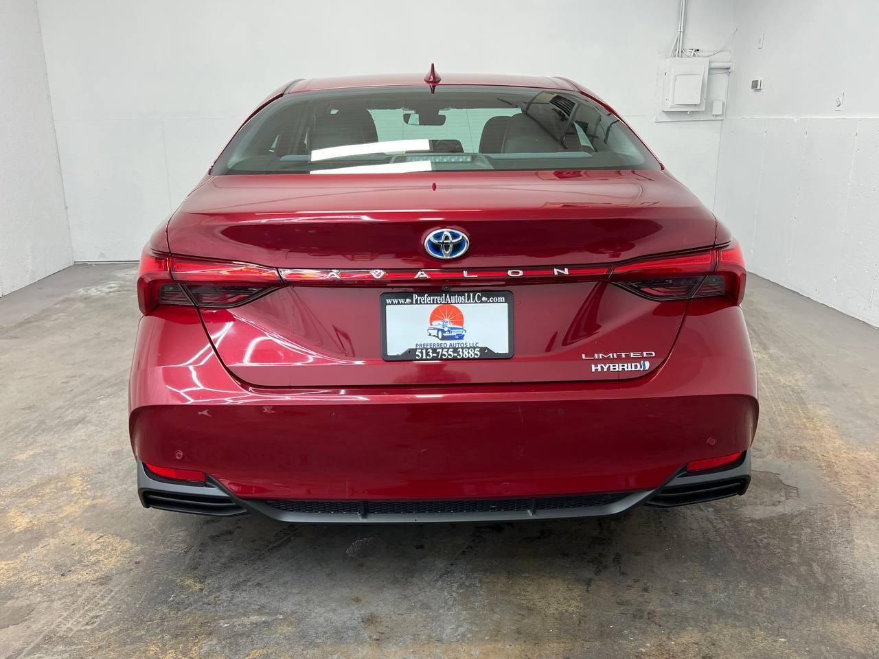 Toyota Avalon Hybrid Limited 2021