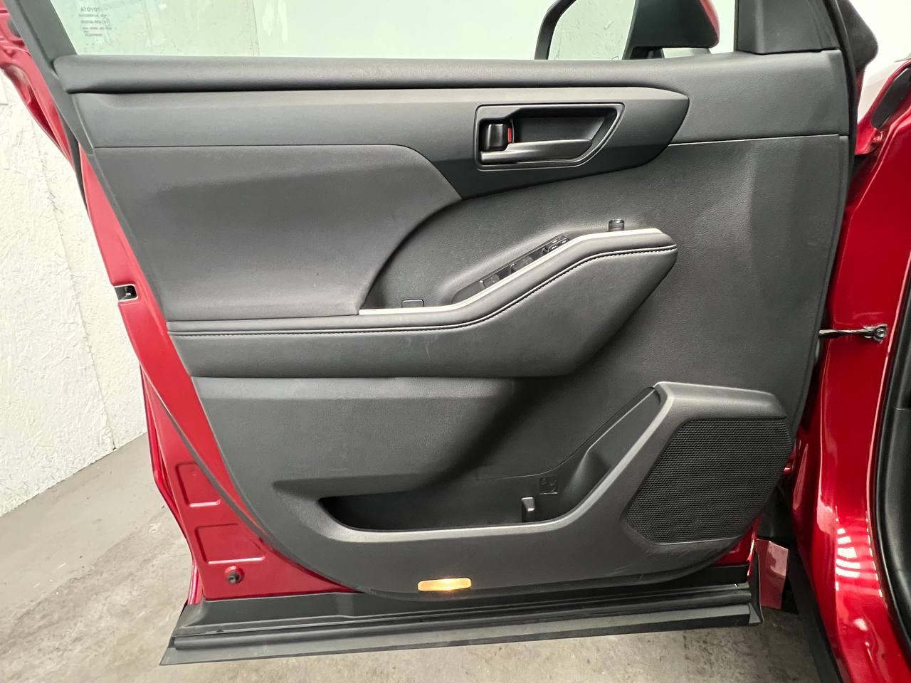 Toyota Highlander Hybrid  2021