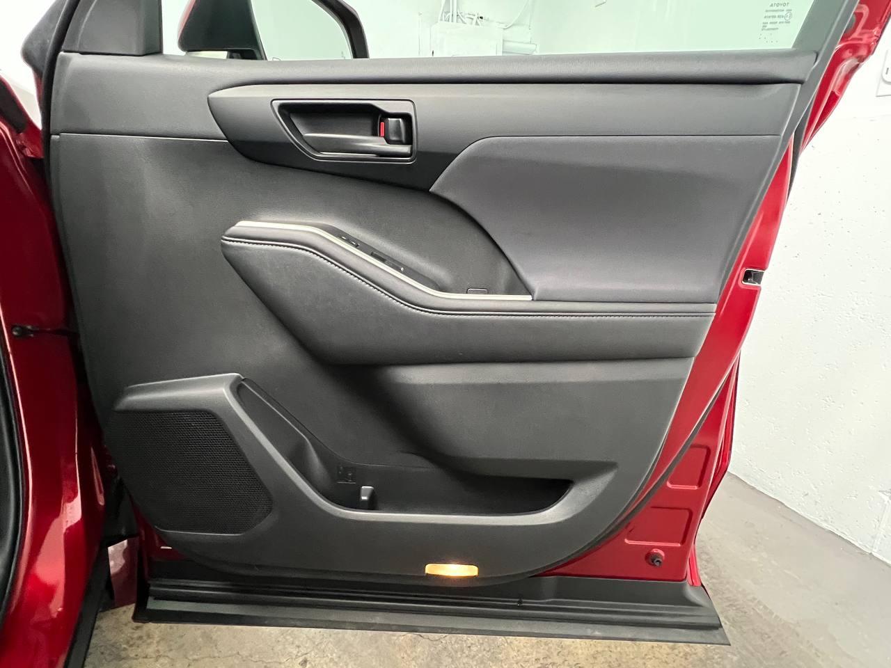 Toyota Highlander Hybrid  2021