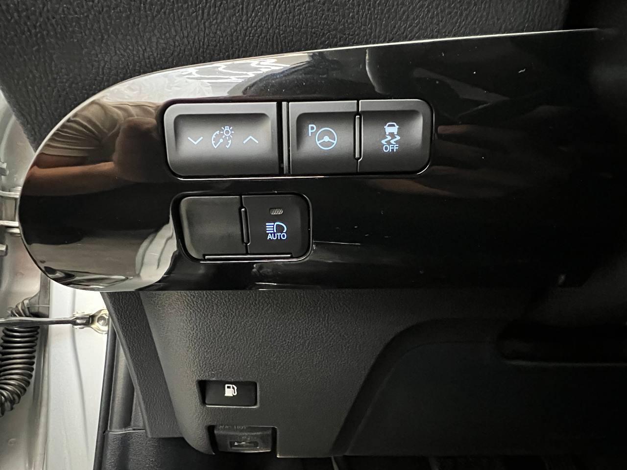 Toyota Prius LE 2021