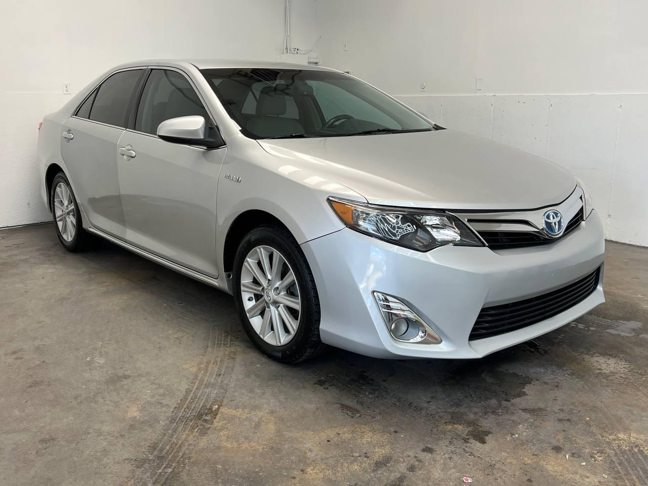 Toyota Camry Hybrid XLE 2013