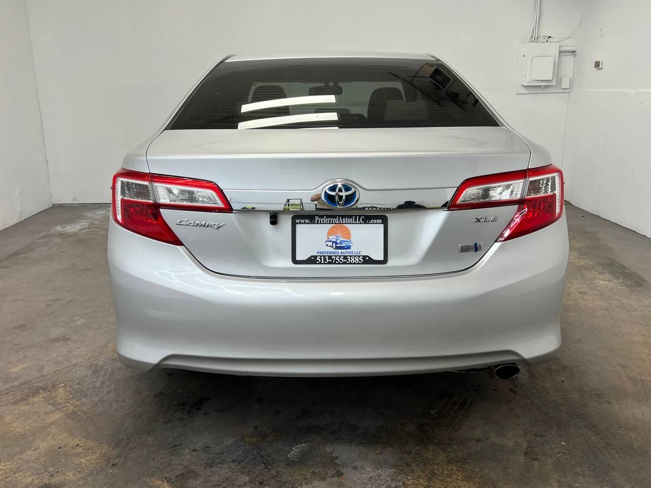 Toyota Camry Hybrid XLE 2013