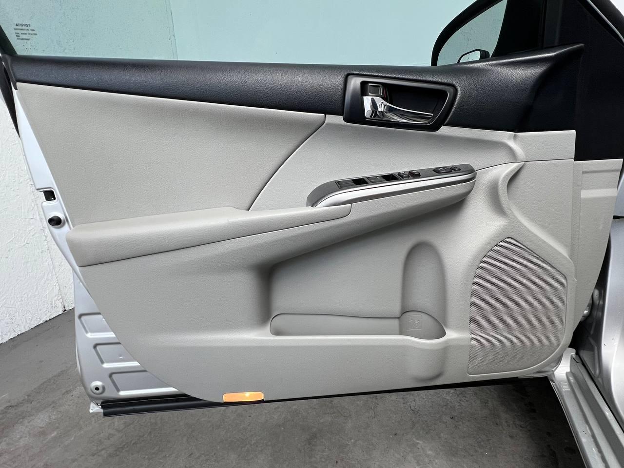 Toyota Camry Hybrid XLE 2013