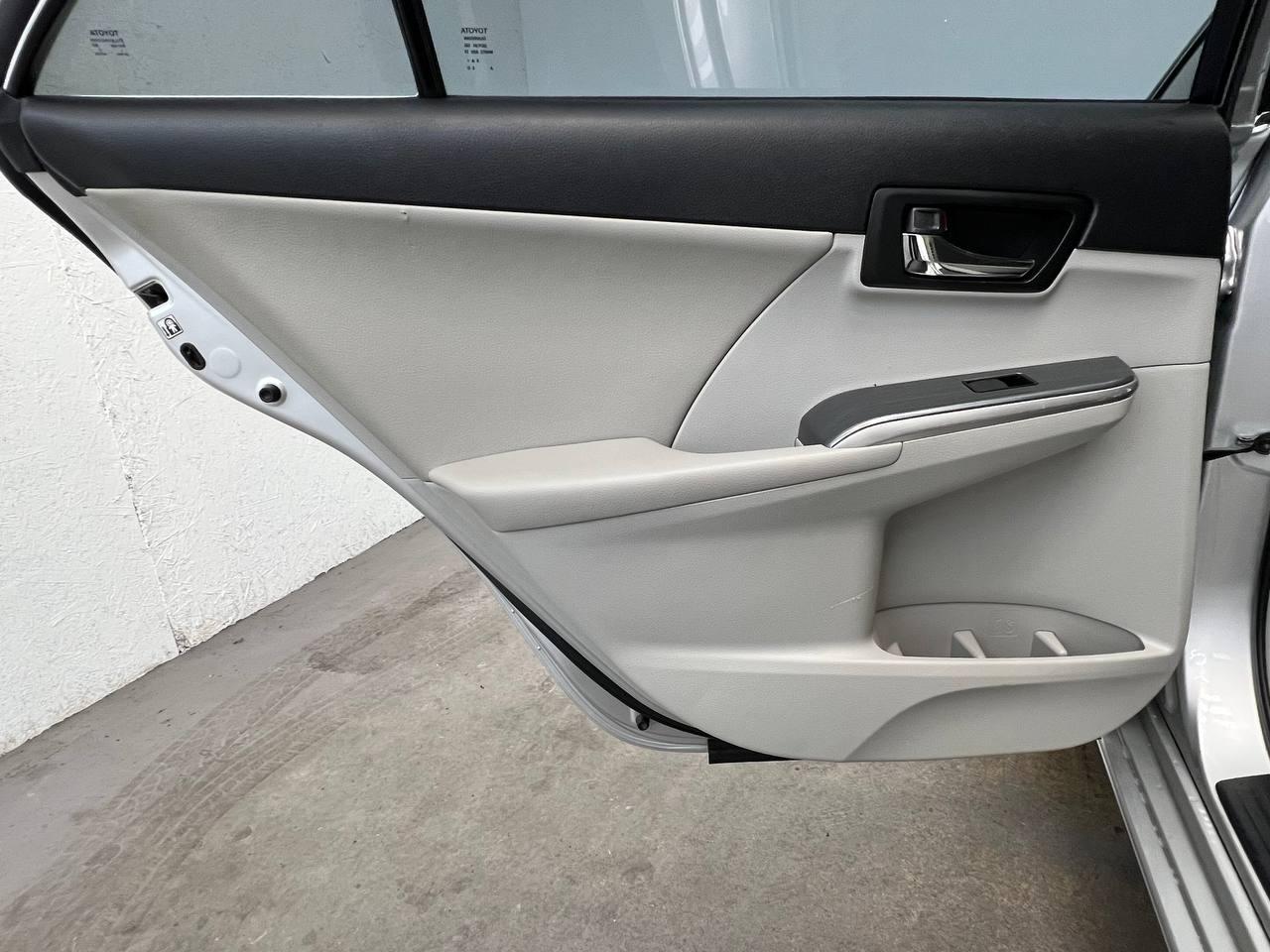 Toyota Camry Hybrid XLE 2013