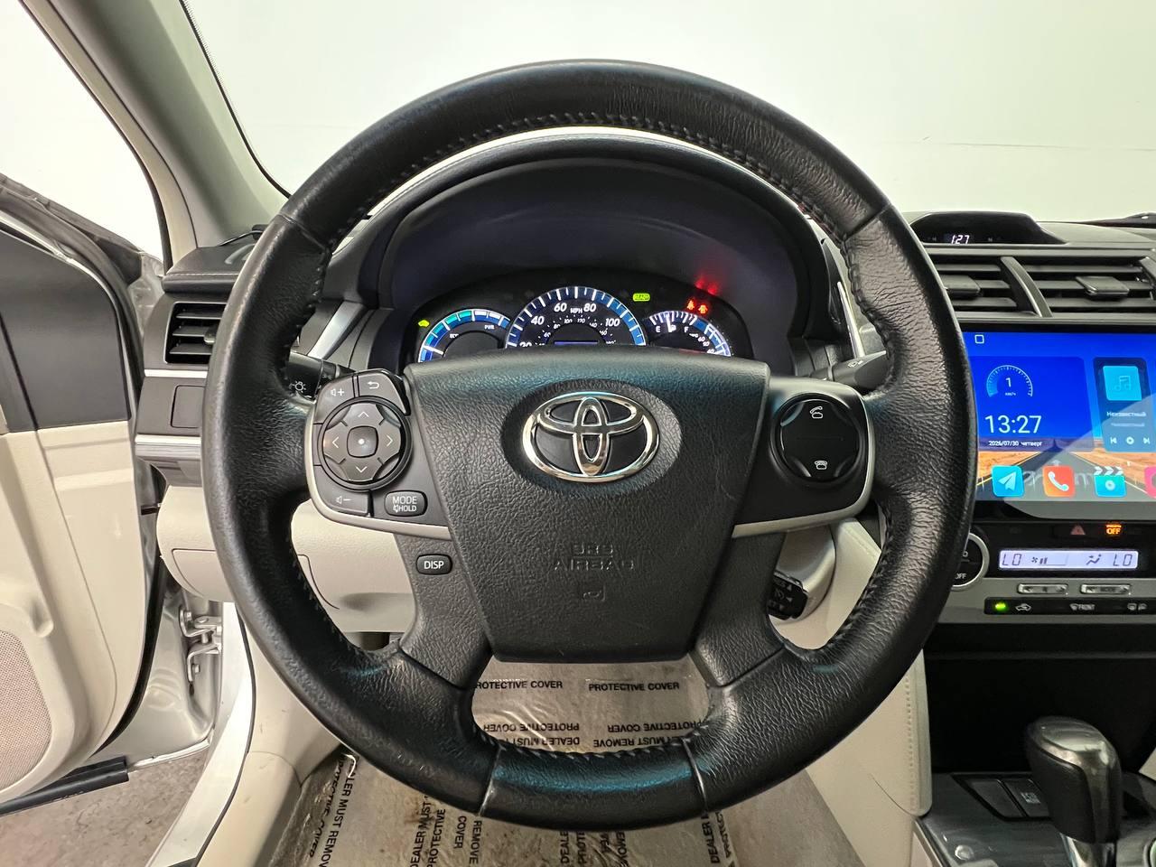 Toyota Camry Hybrid XLE 2013