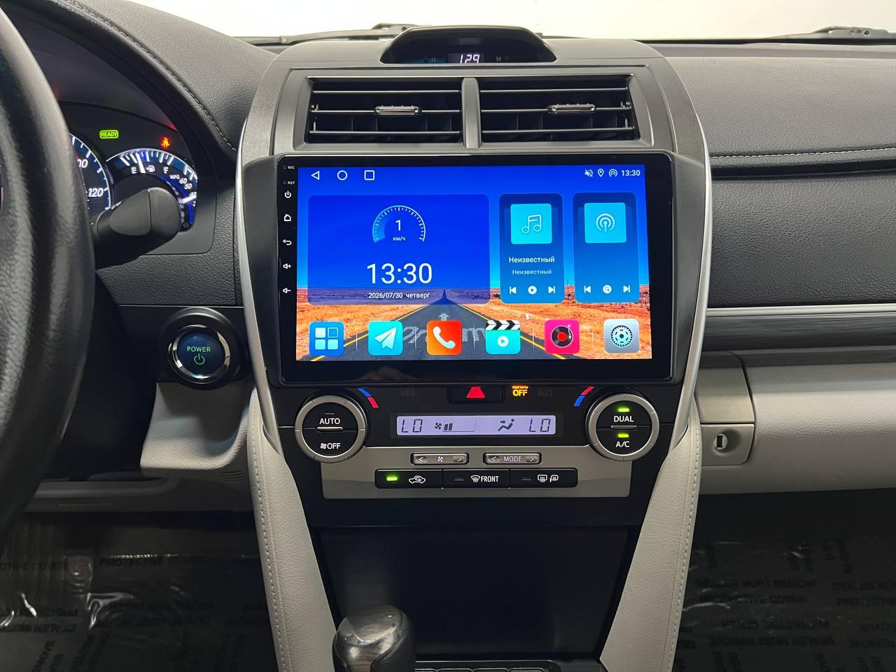 Toyota Camry Hybrid XLE 2013