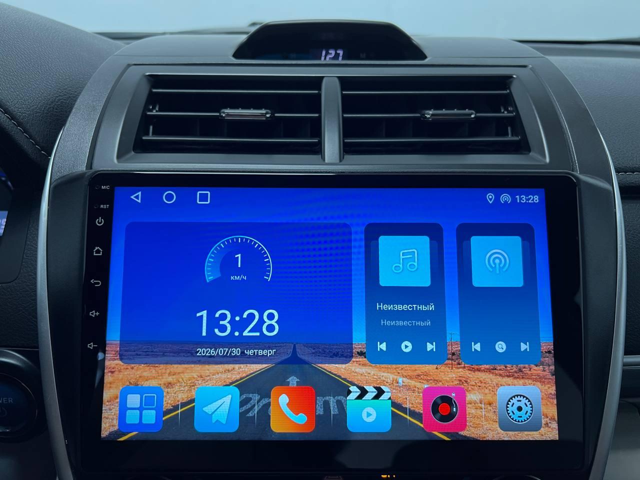 Toyota Camry Hybrid XLE 2013