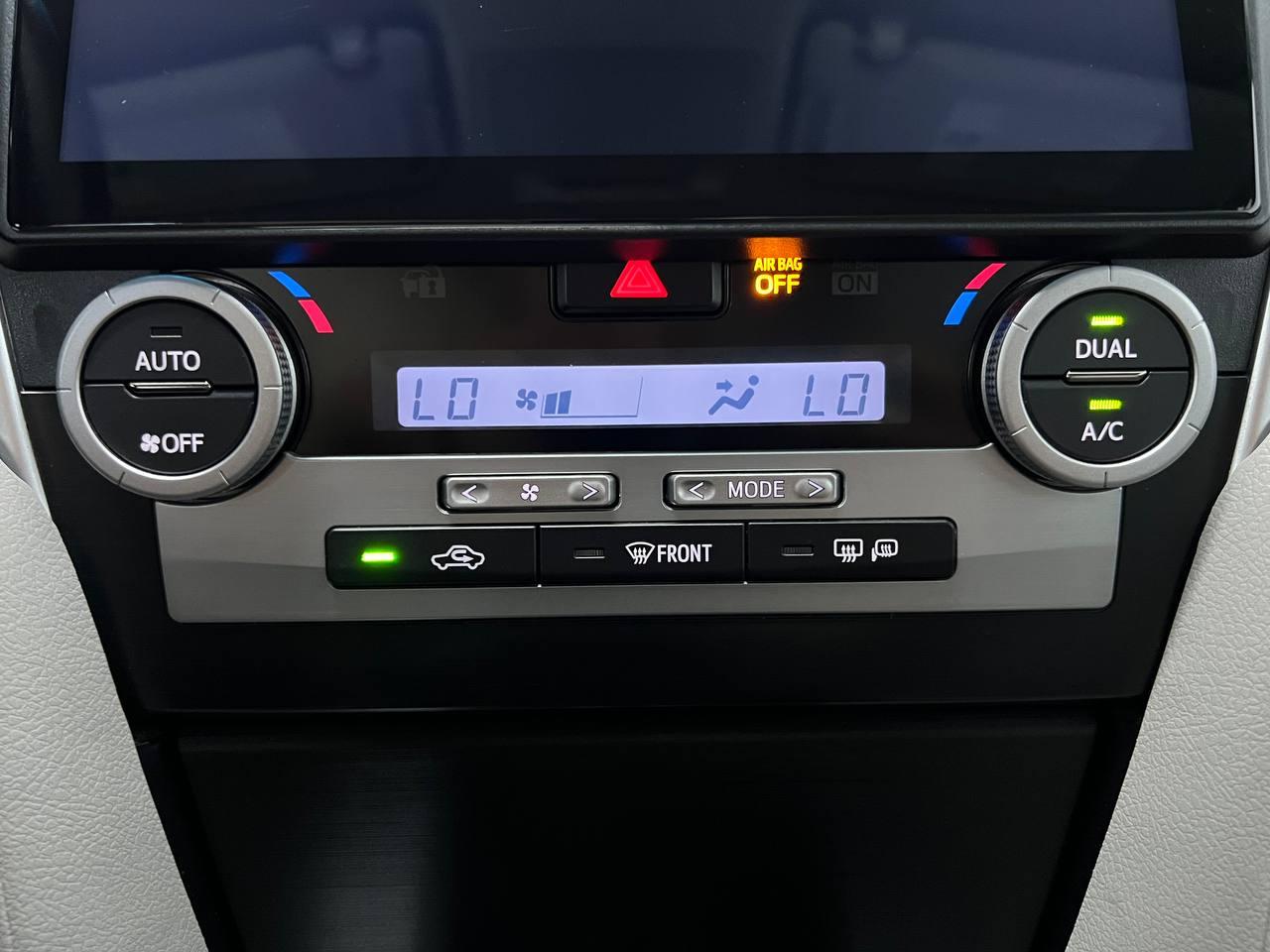Toyota Camry Hybrid XLE 2013
