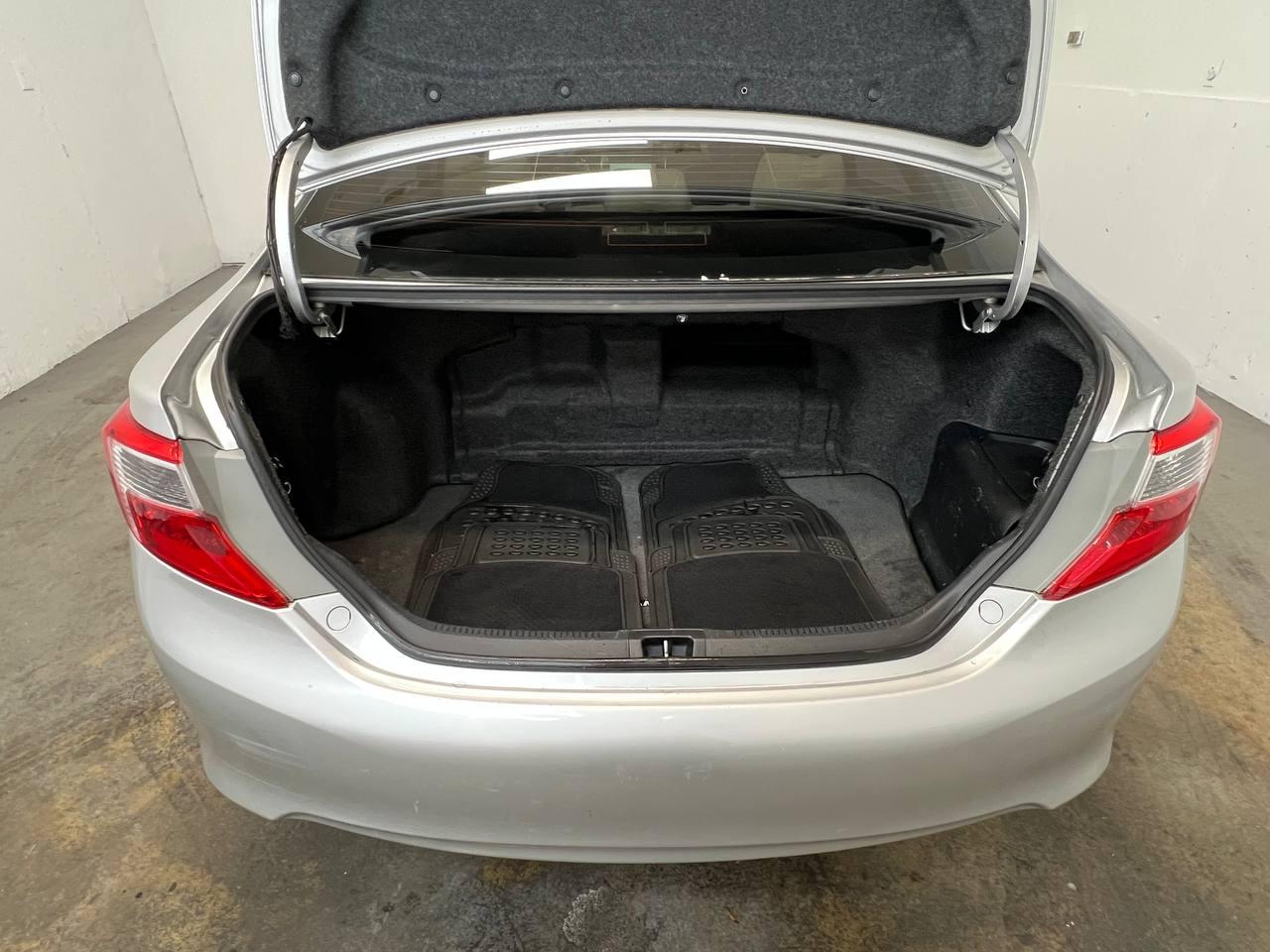 Toyota Camry Hybrid XLE 2013