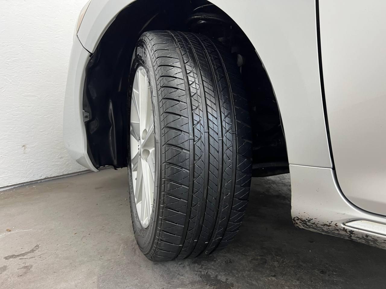 Toyota Camry Hybrid XLE 2013