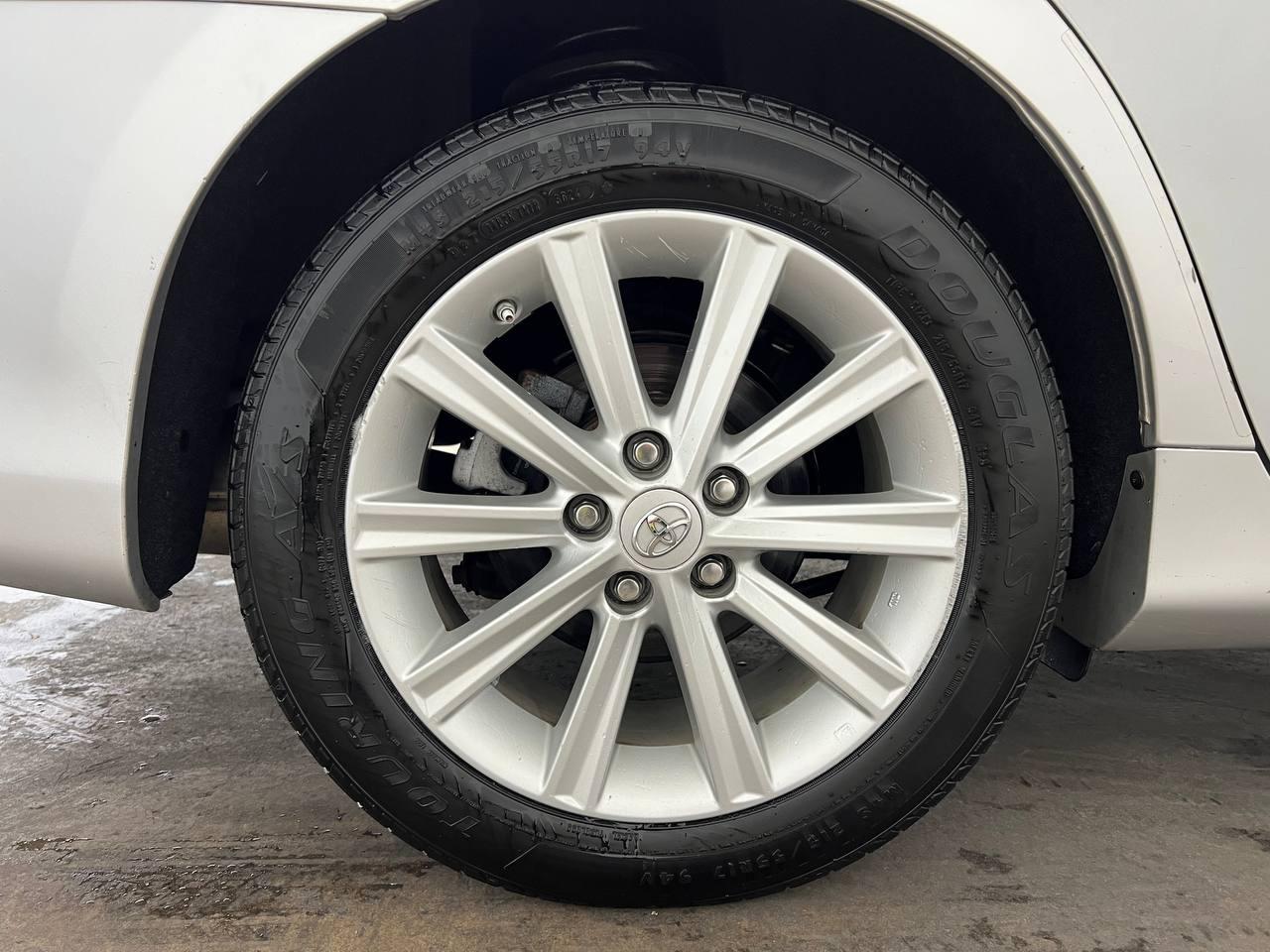 Toyota Camry Hybrid XLE 2013
