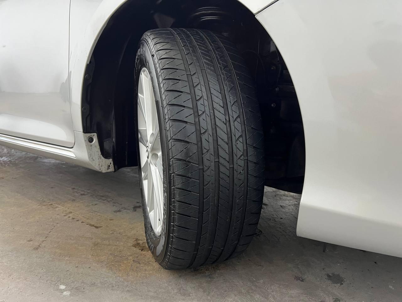 Toyota Camry Hybrid XLE 2013