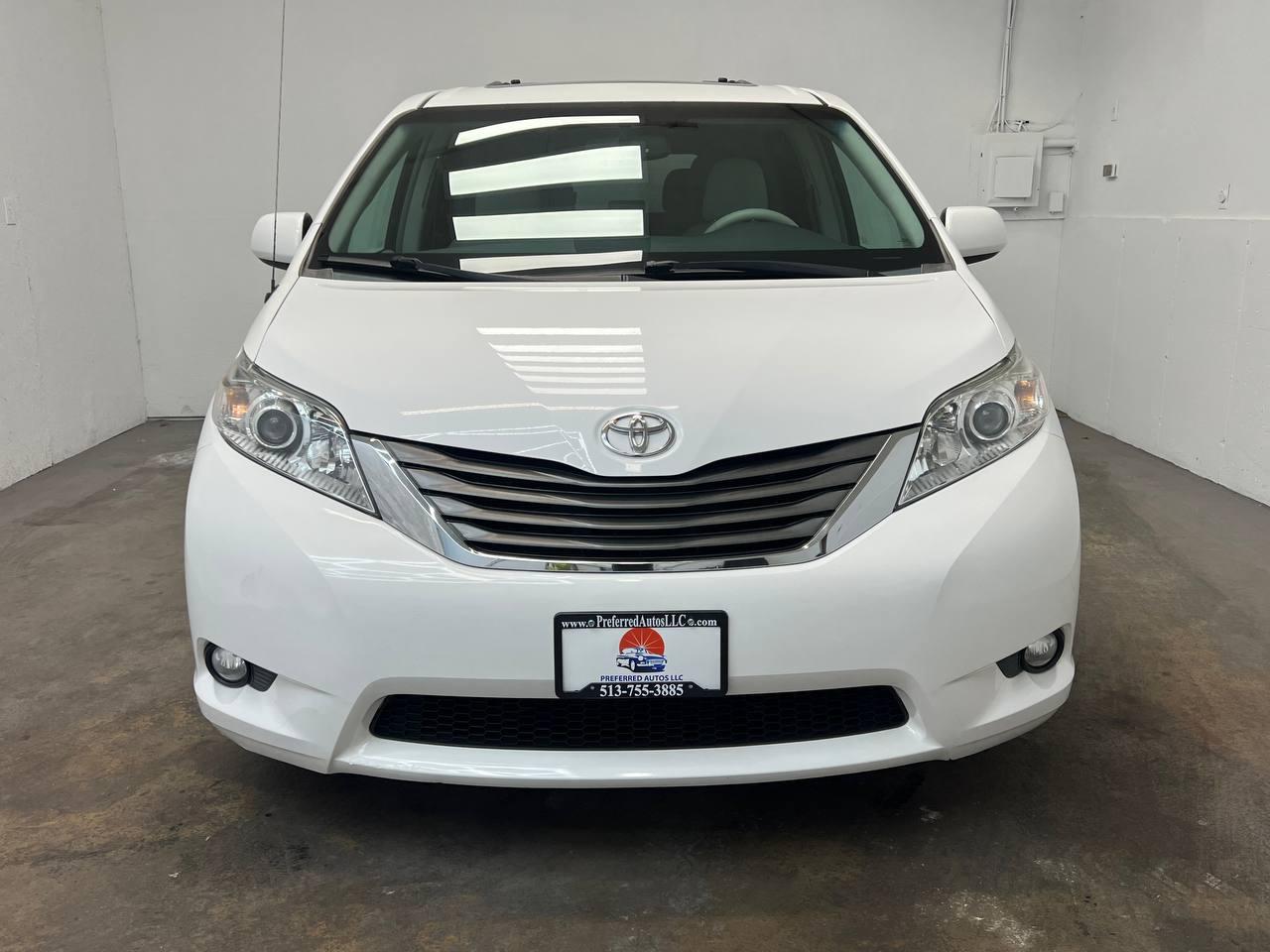 Toyota Sienna XLE 7-Passenger AWD 2014