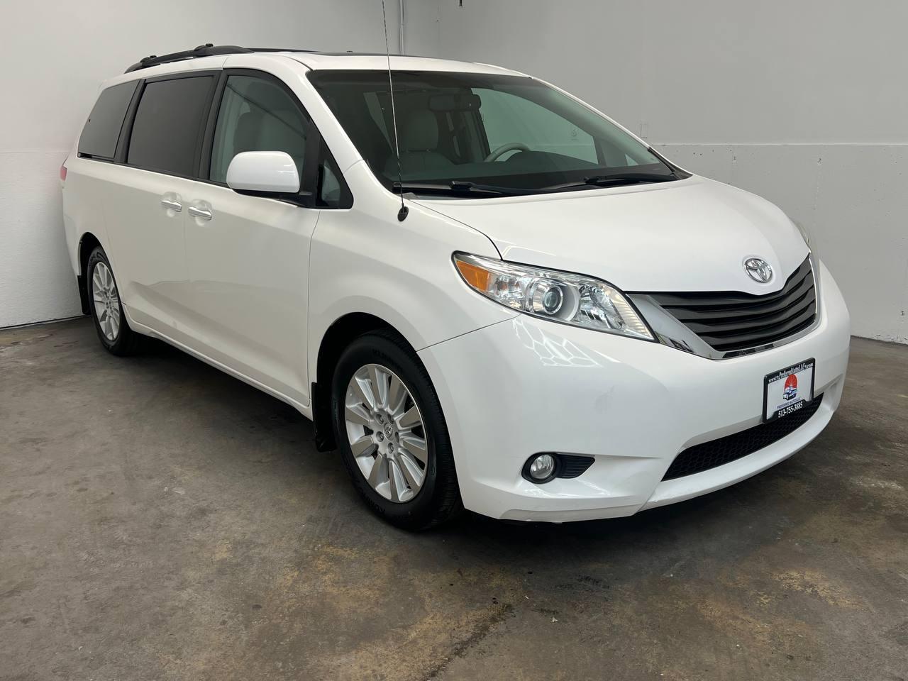 Toyota Sienna XLE 7-Passenger AWD 2014