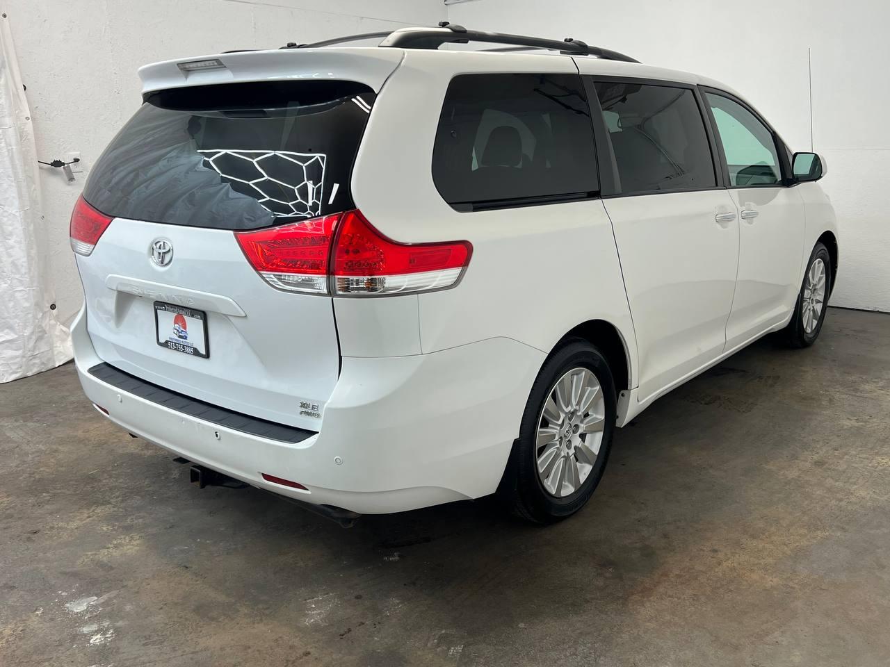 Toyota Sienna XLE 7-Passenger AWD 2014