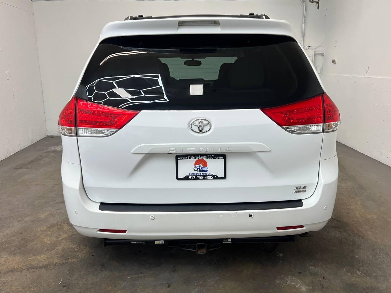 Toyota Sienna XLE 7-Passenger AWD 2014