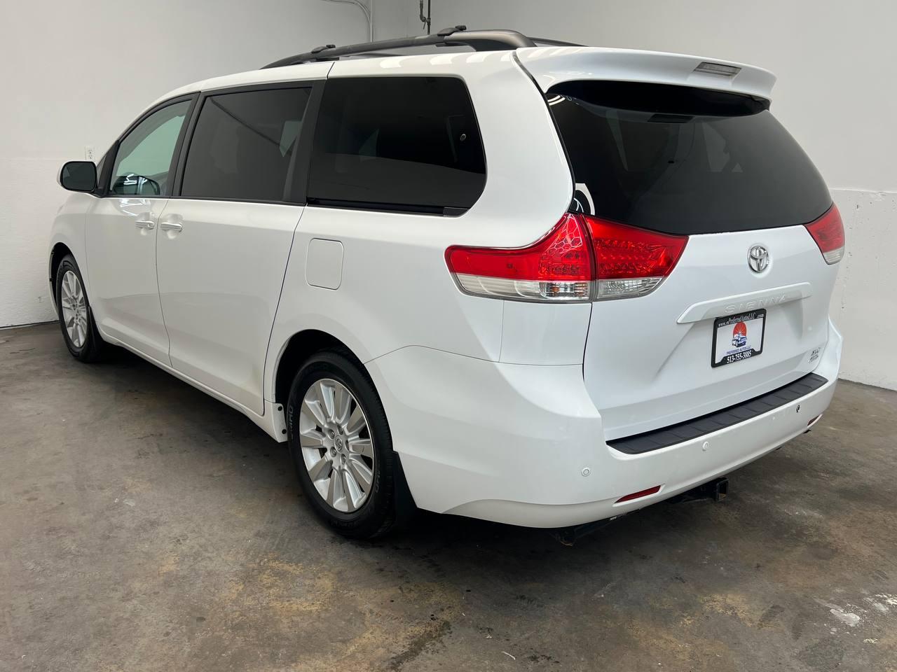 Toyota Sienna XLE 7-Passenger AWD 2014