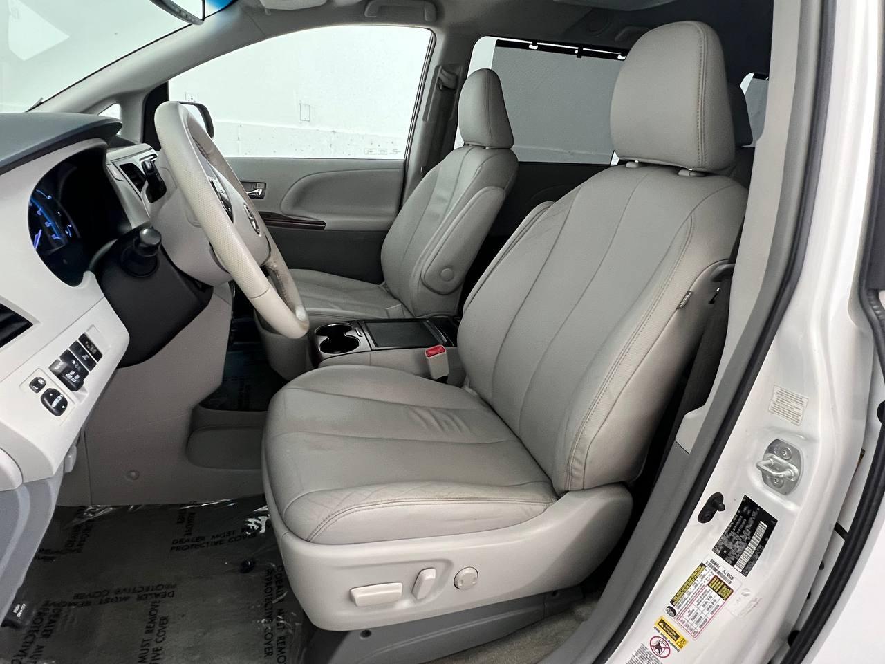 Toyota Sienna XLE 7-Passenger AWD 2014