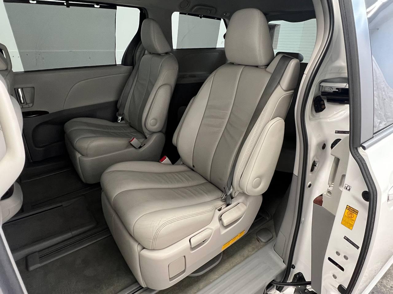 Toyota Sienna XLE 7-Passenger AWD 2014