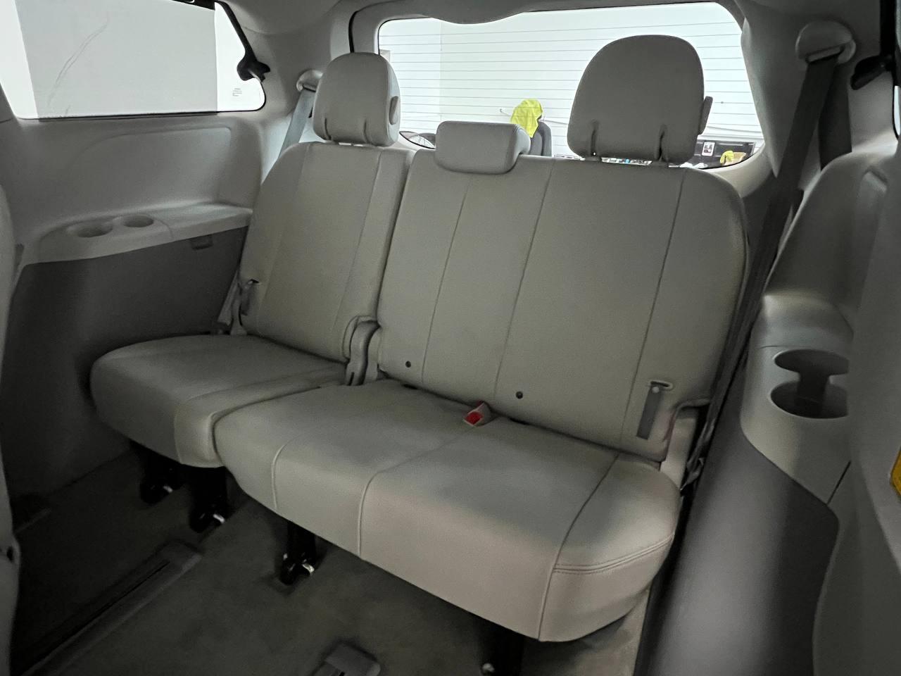 Toyota Sienna XLE 7-Passenger AWD 2014