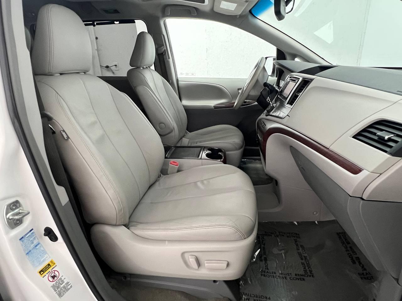 Toyota Sienna XLE 7-Passenger AWD 2014