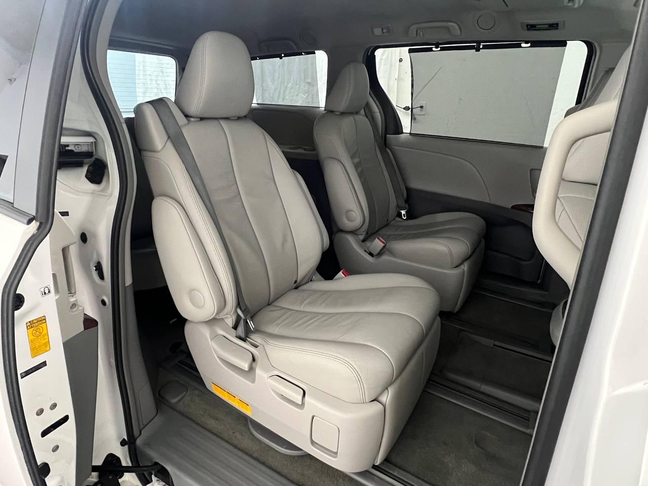 Toyota Sienna XLE 7-Passenger AWD 2014