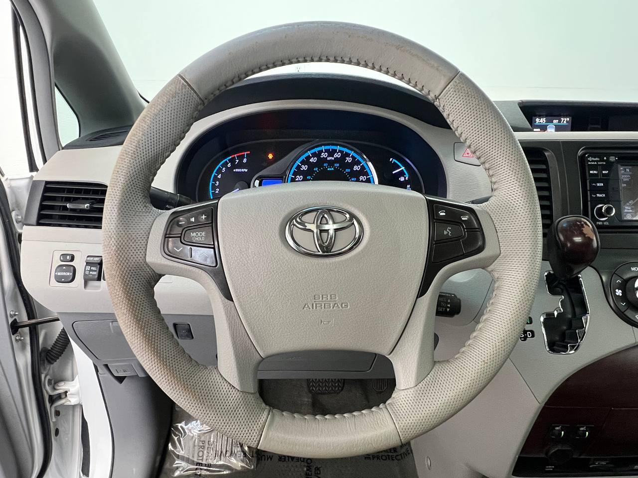 Toyota Sienna XLE 7-Passenger AWD 2014