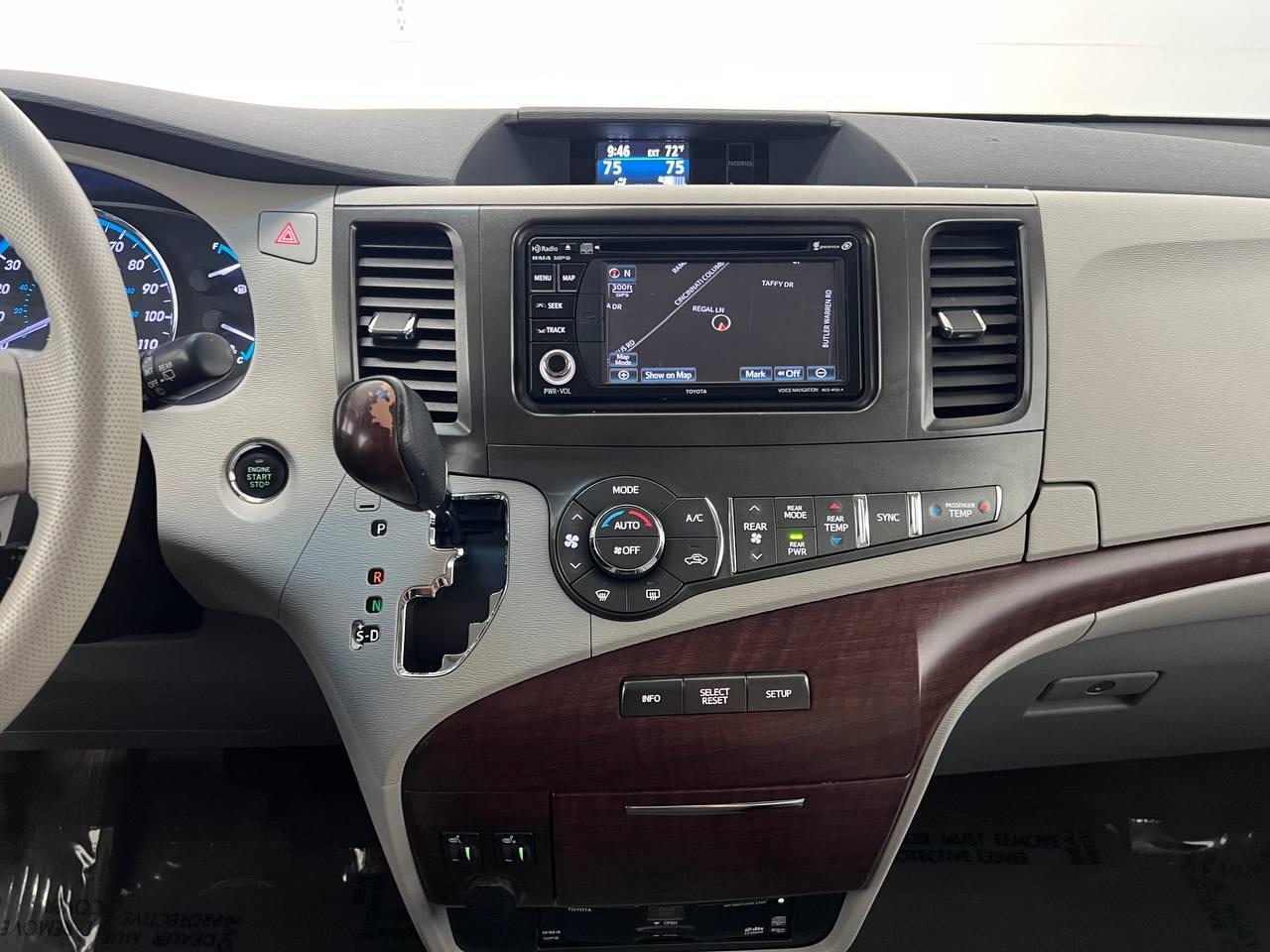 Toyota Sienna XLE 7-Passenger AWD 2014