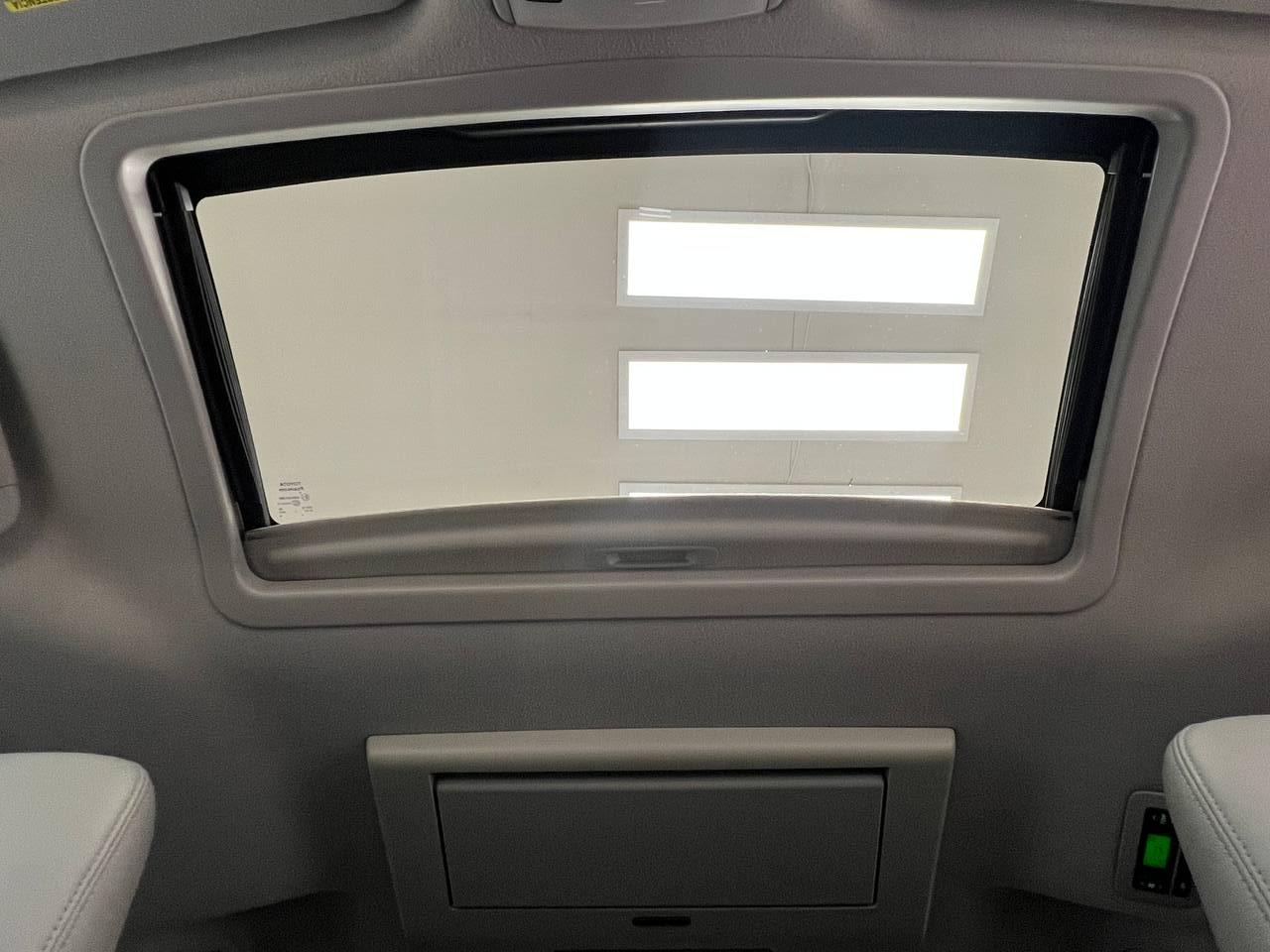 Toyota Sienna XLE 7-Passenger AWD 2014