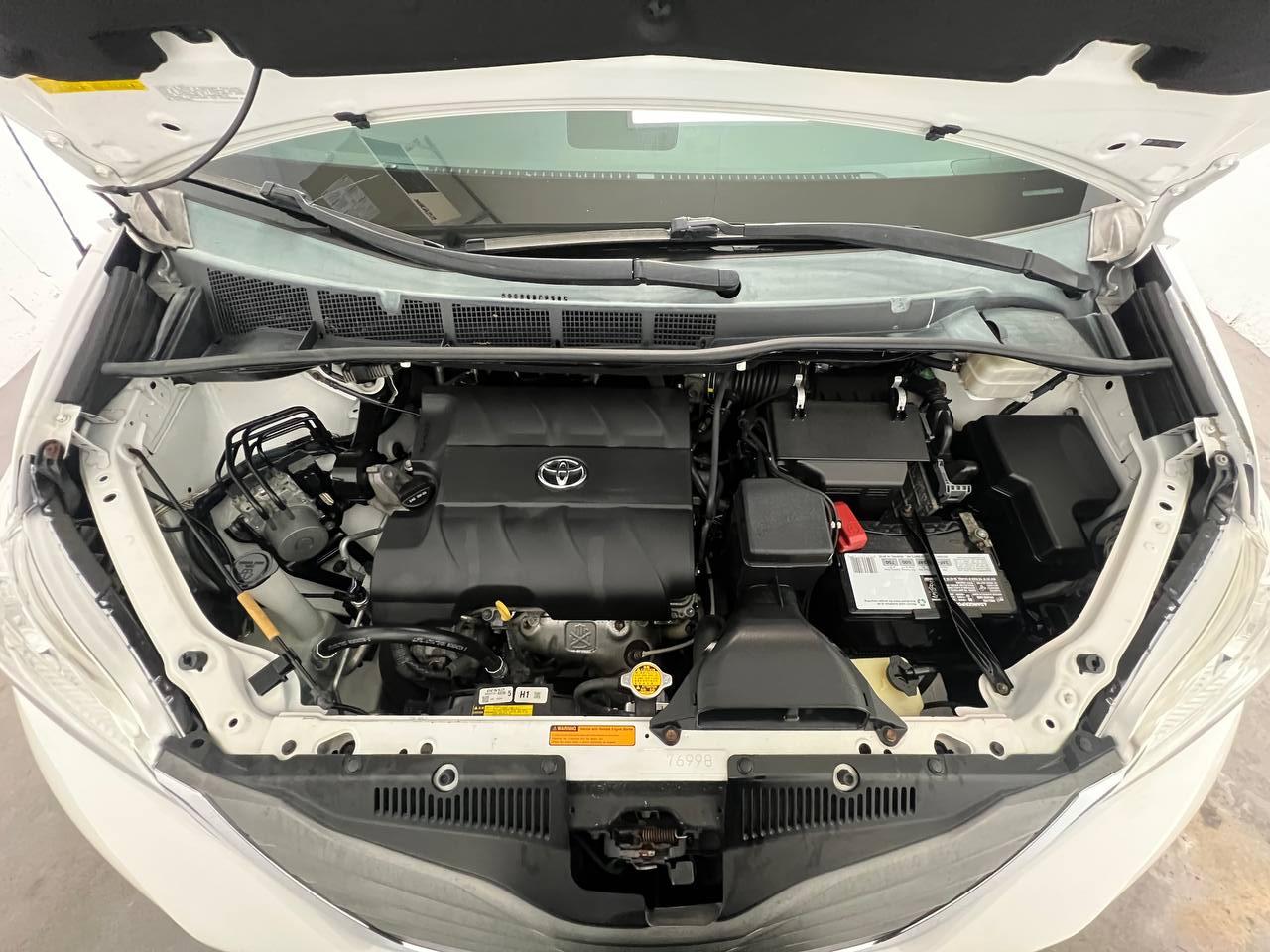 Toyota Sienna XLE 7-Passenger AWD 2014
