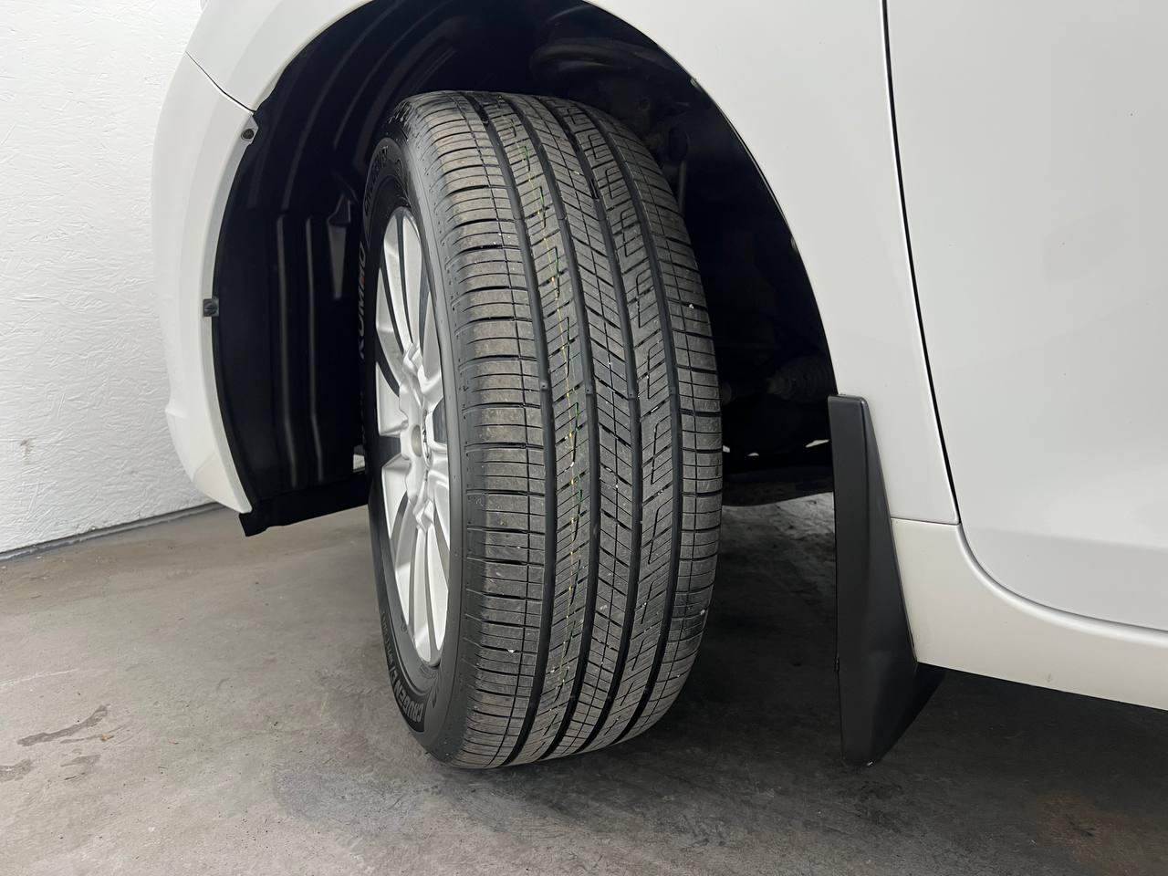 Toyota Sienna XLE 7-Passenger AWD 2014