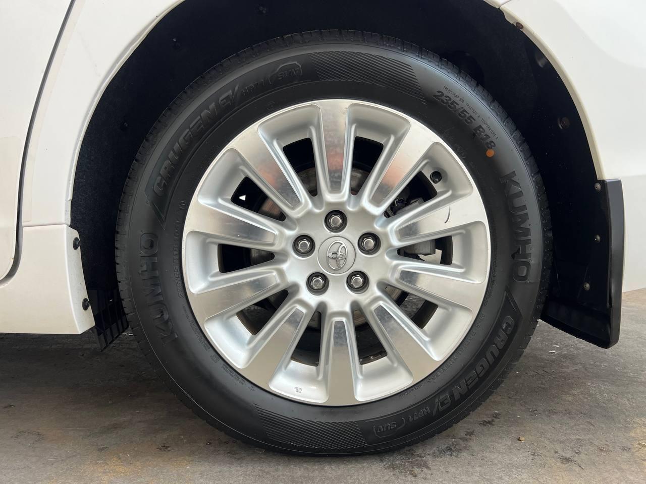 Toyota Sienna XLE 7-Passenger AWD 2014