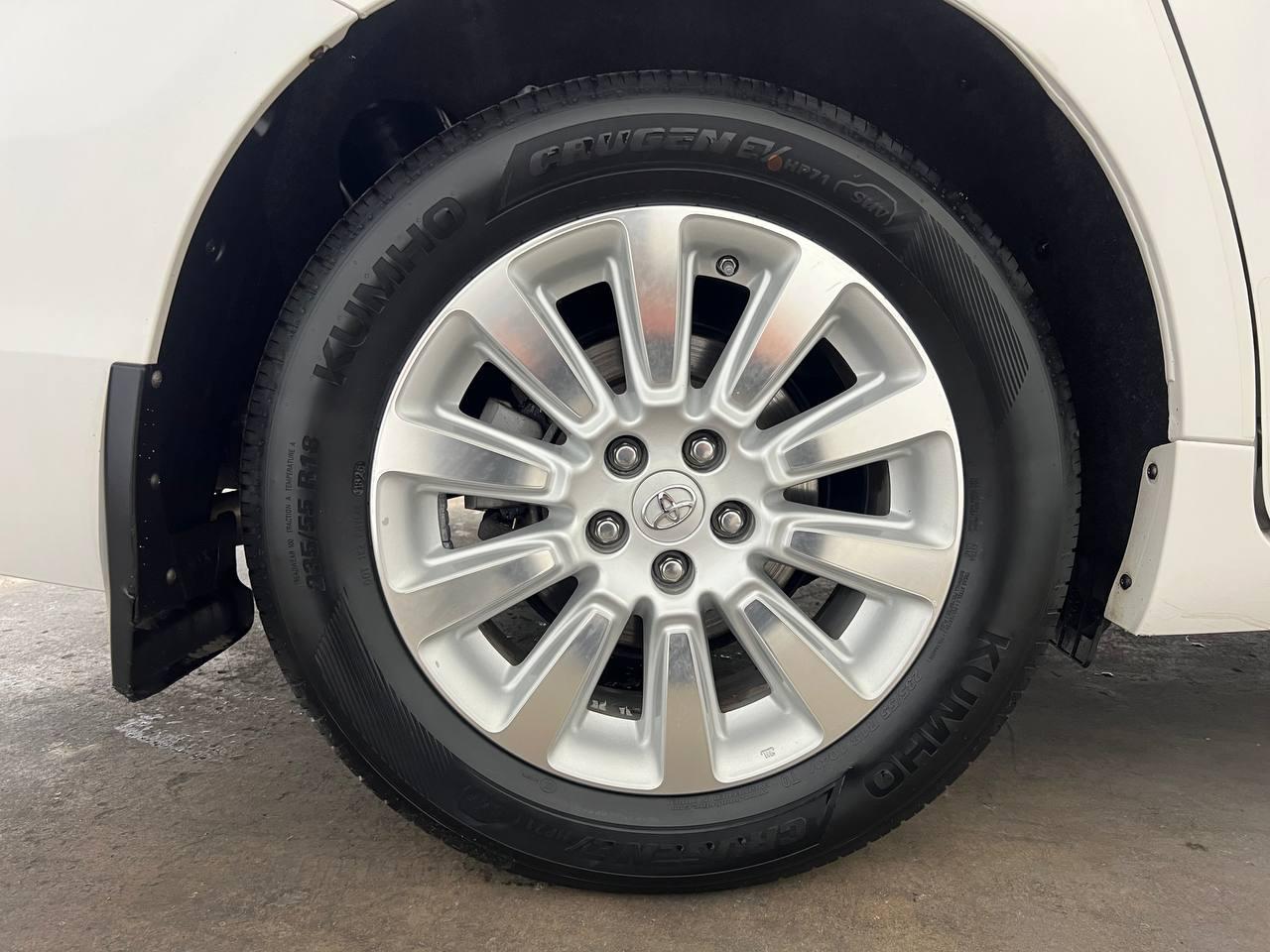 Toyota Sienna XLE 7-Passenger AWD 2014