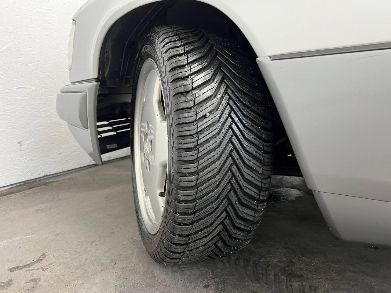 Mercedes-Benz E Class 4dr Sedan 3.2L 1995