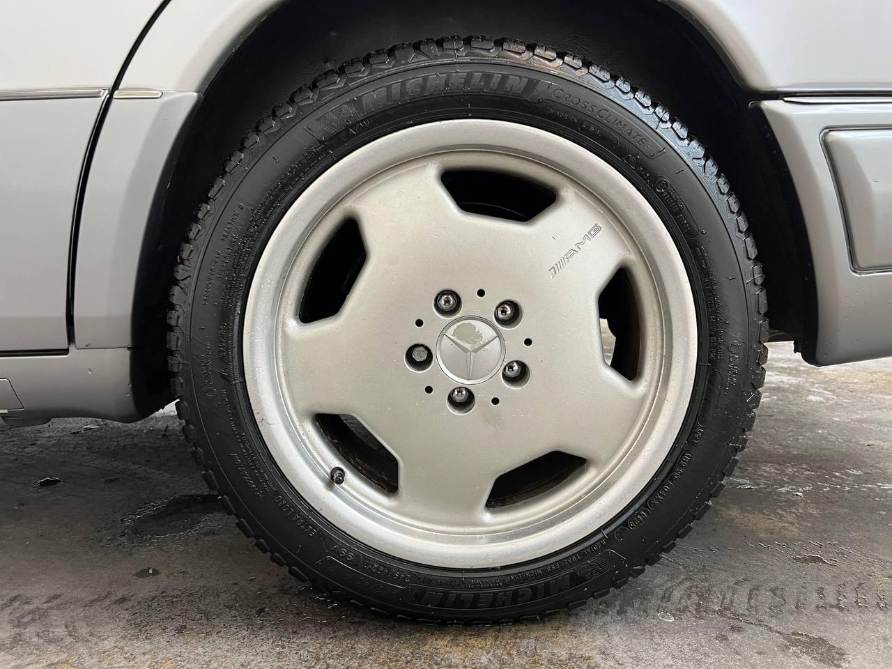 Mercedes-Benz E Class 4dr Sedan 3.2L 1995