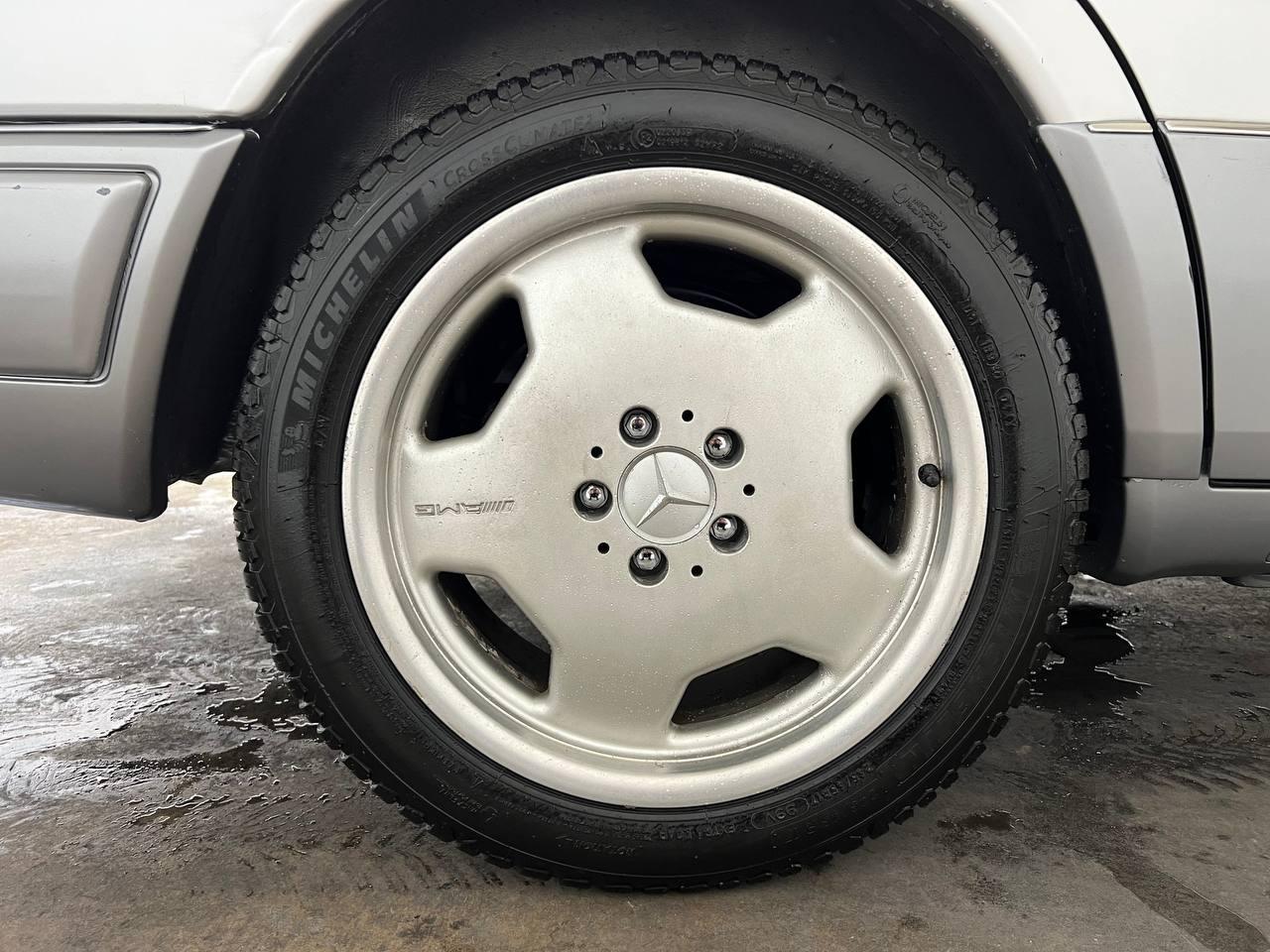 Mercedes-Benz E Class 4dr Sedan 3.2L 1995