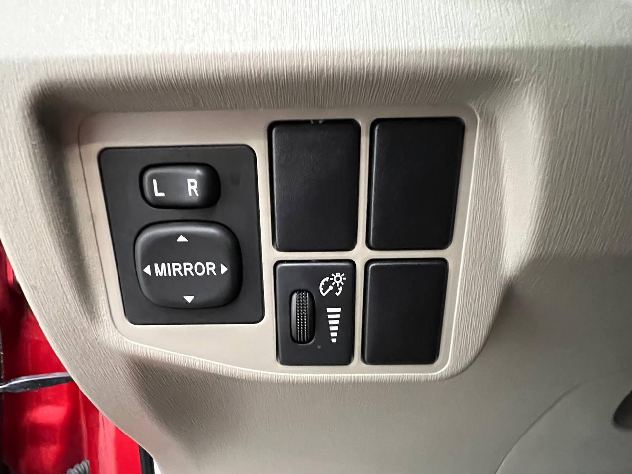 Toyota Prius Base 4D Hatchback 2010