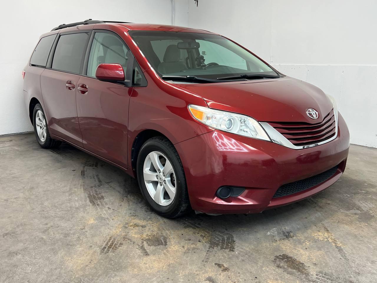 Toyota Sienna LE 2015