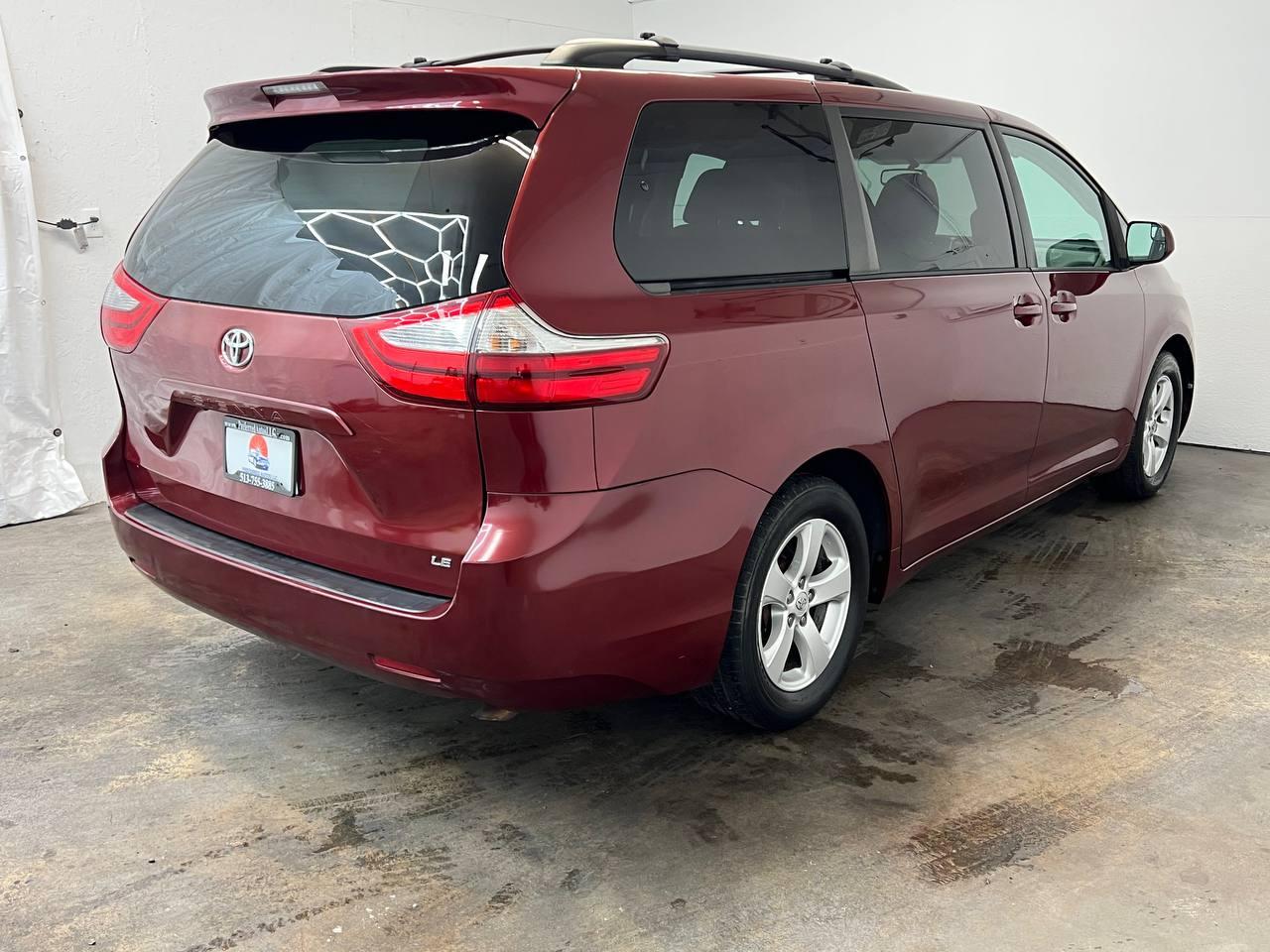 Toyota Sienna LE 2015