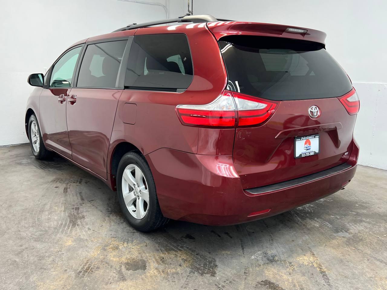 Toyota Sienna LE 2015