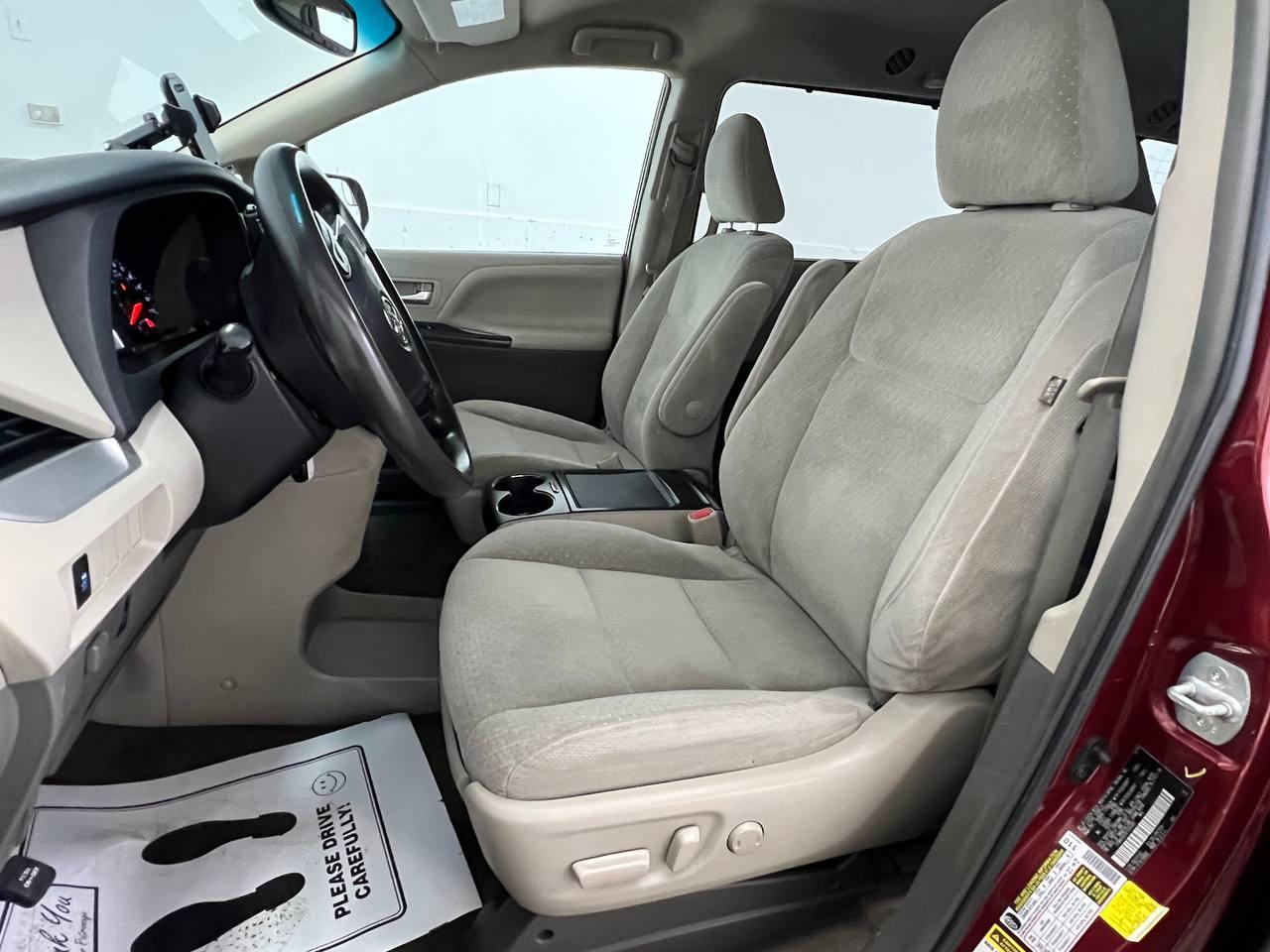 Toyota Sienna LE 2015