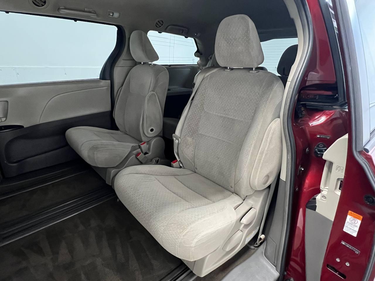 Toyota Sienna LE 2015
