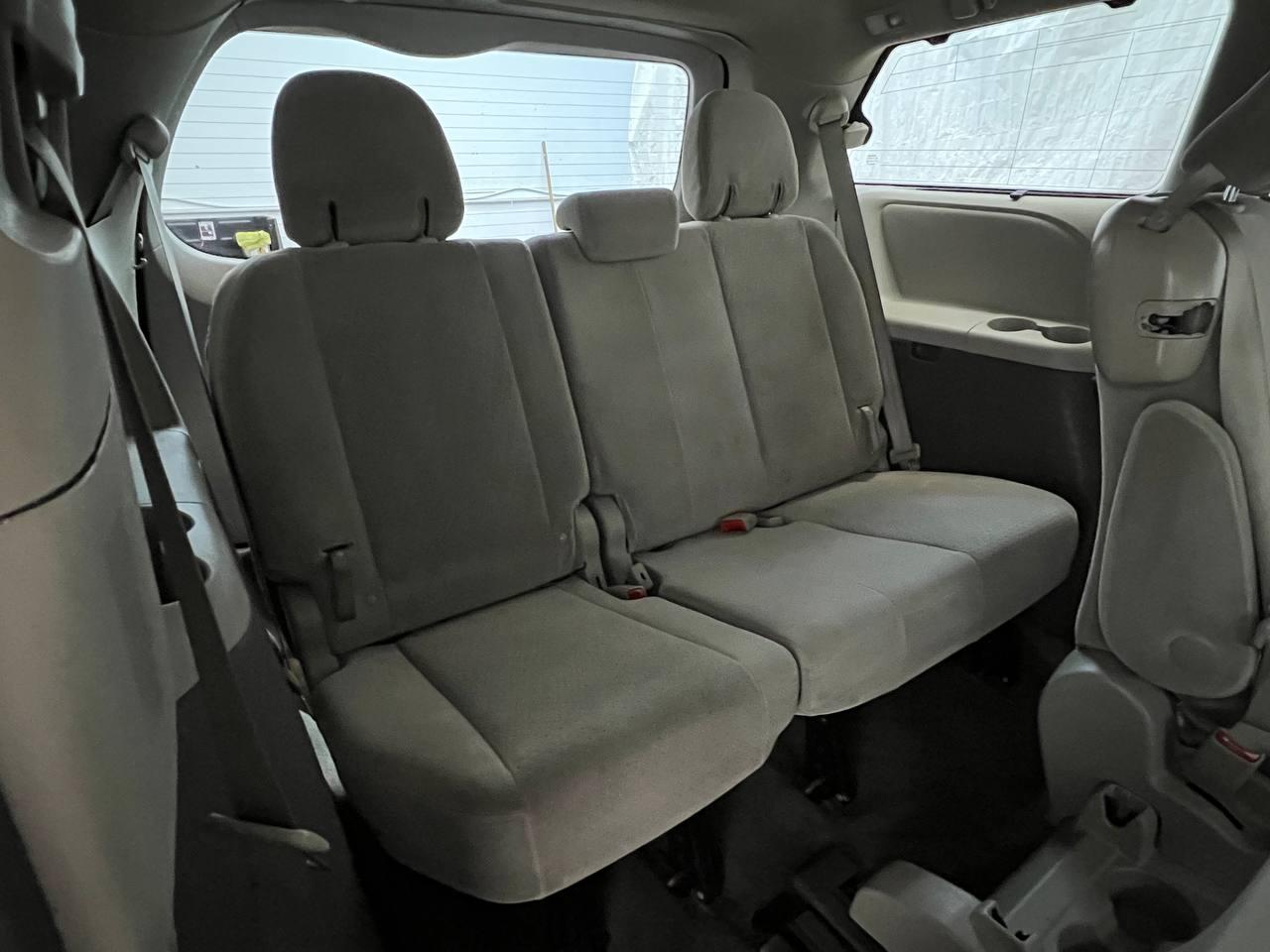 Toyota Sienna LE 2015