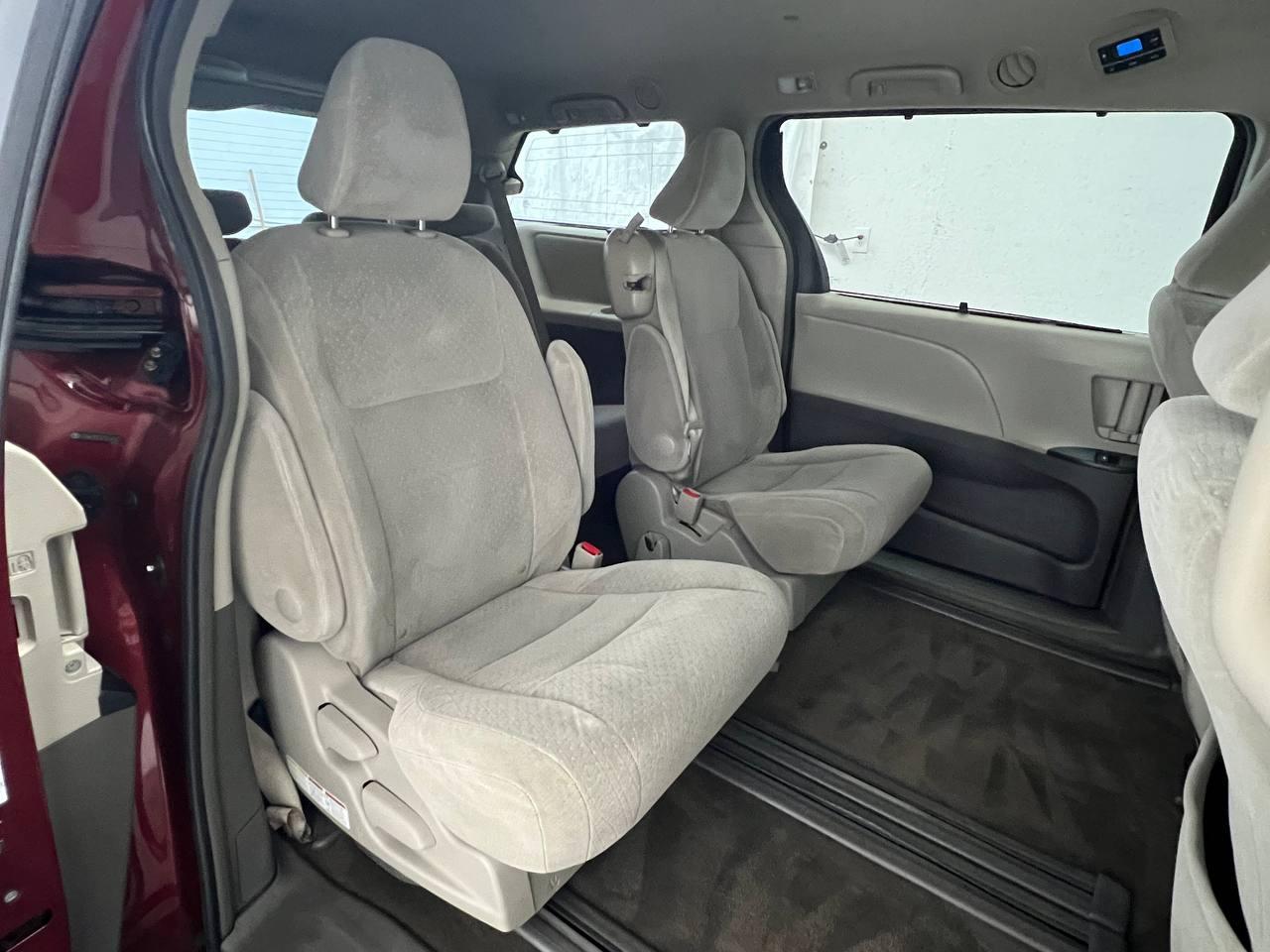 Toyota Sienna LE 2015