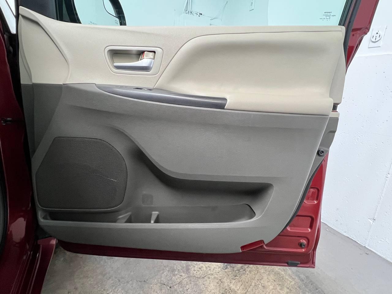 Toyota Sienna LE 2015