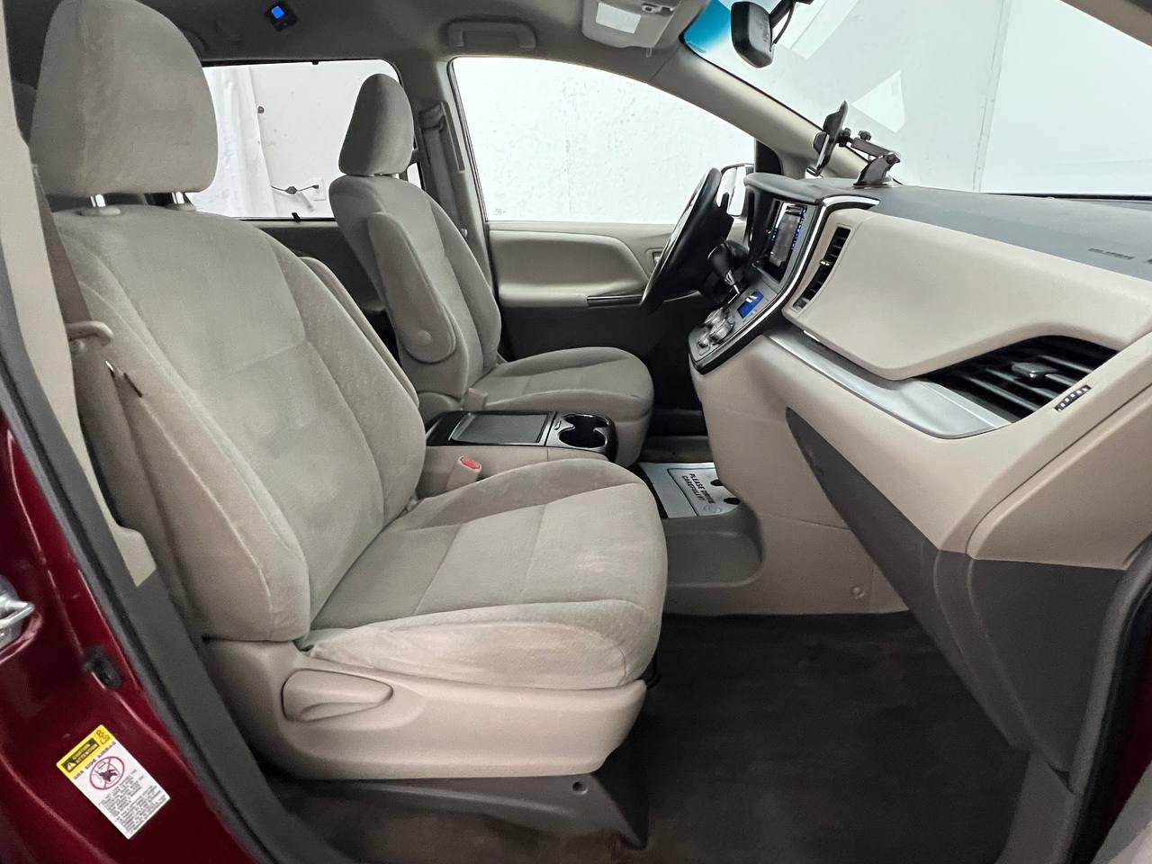 Toyota Sienna LE 2015