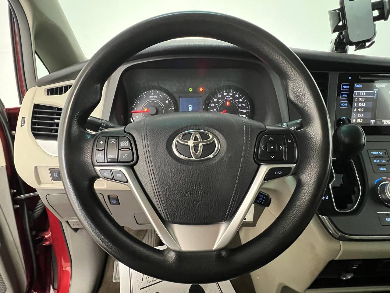 Toyota Sienna LE 2015
