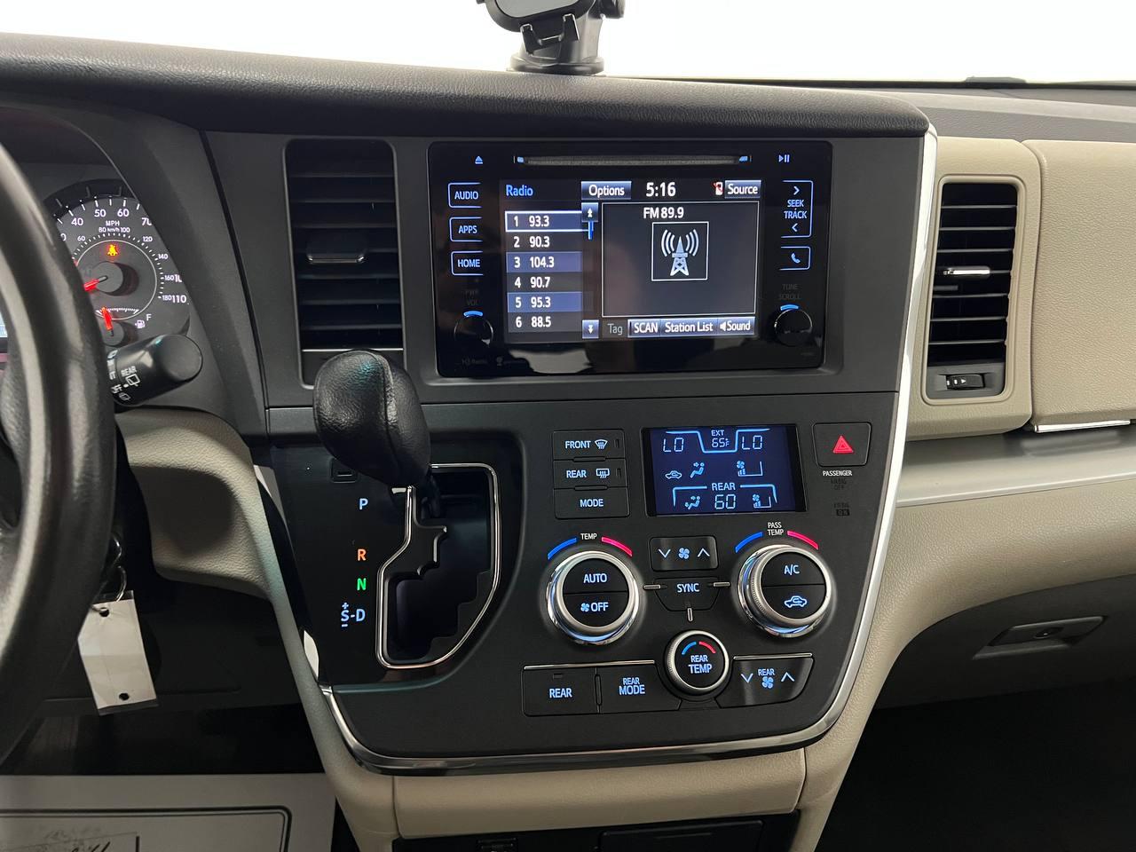 Toyota Sienna LE 2015