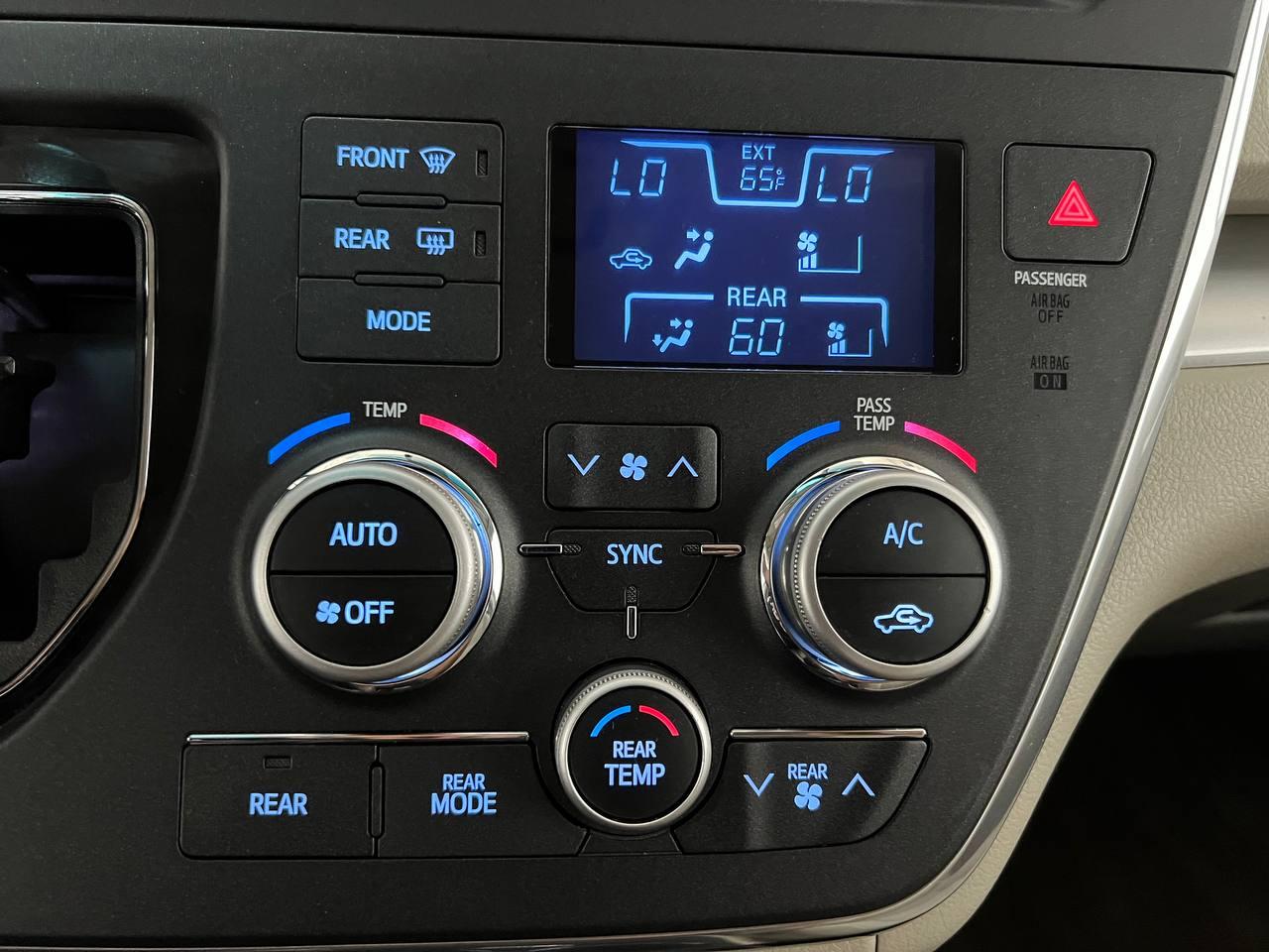 Toyota Sienna LE 2015