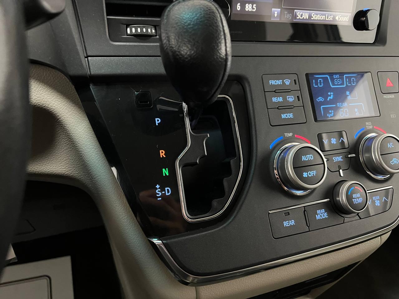 Toyota Sienna LE 2015